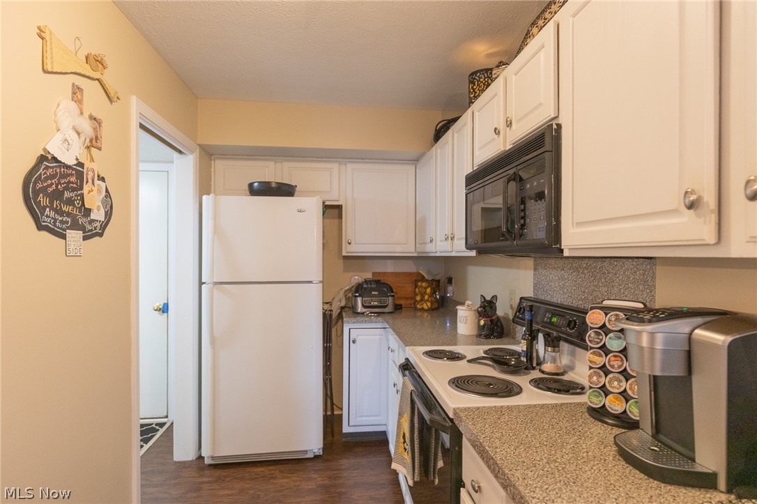 17913 Drake Road Strongsville, OH 44136 - Photo 5 of 35 Gallery Image 5