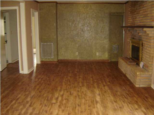 300 Pleasant Street Brandon, MS 39042 - Photo 3 of 13 Family