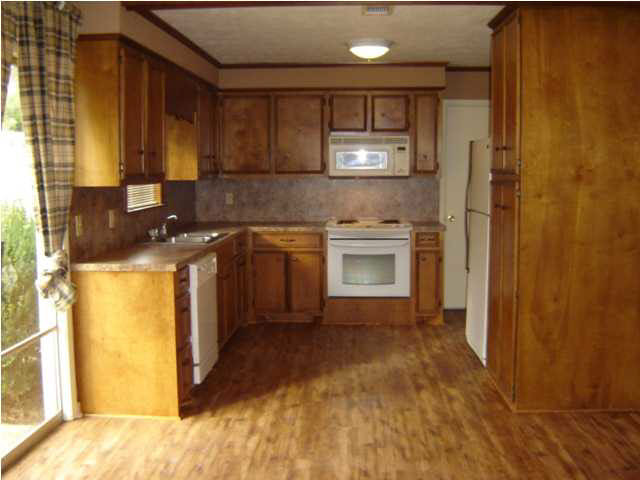 300 Pleasant Street Brandon, MS 39042 - Photo 4 of 13 Kitchen/Dining