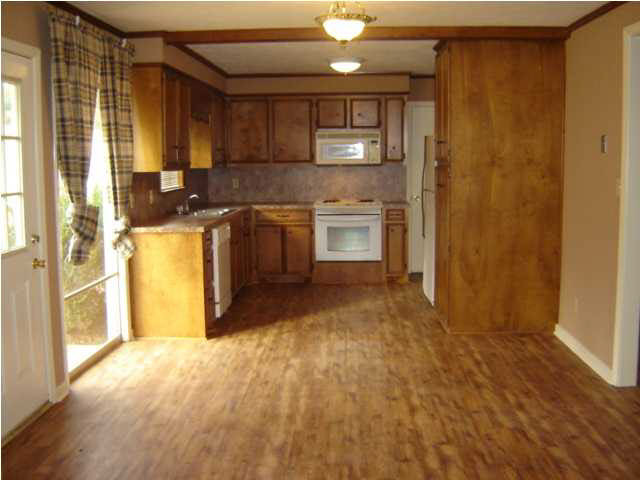 300 Pleasant Street Brandon, MS 39042 - Photo 5 of 13 Kitchen/Dining