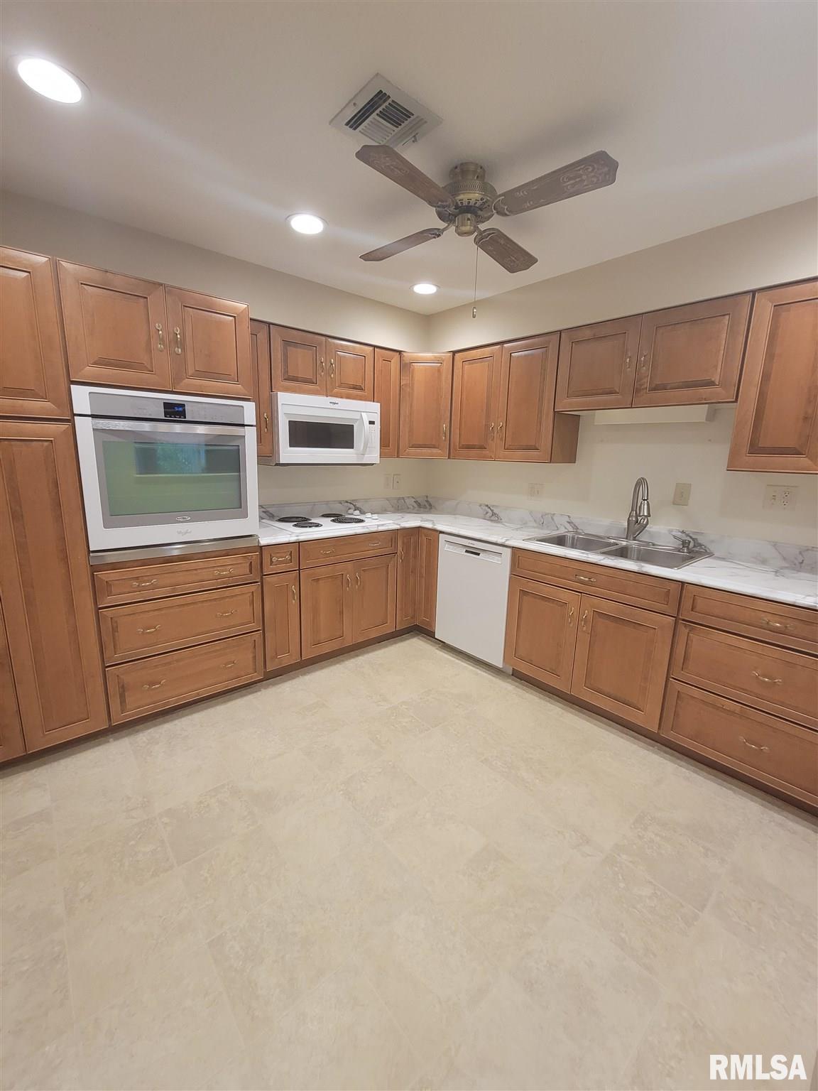 1360 Kimberly Ridge Road, Unit 300 Bettendorf, IA 52722 - Photo 8 of 14 Gallery Image 8