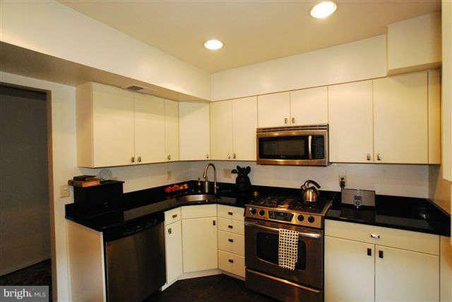 104 Cross Keys Road, Unit D Baltimore, MD 21210 - Photo 15 of 17 Kitchen