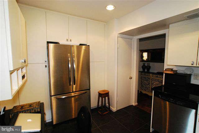 104 Cross Keys Road, Unit D Baltimore, MD 21210 - Photo 16 of 17 Kitchen