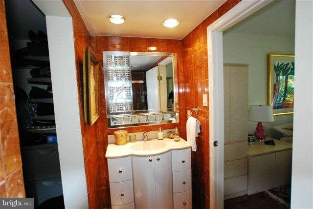 104 Cross Keys Road, Unit D Baltimore, MD 21210 - Photo 10 of 17 Bath
