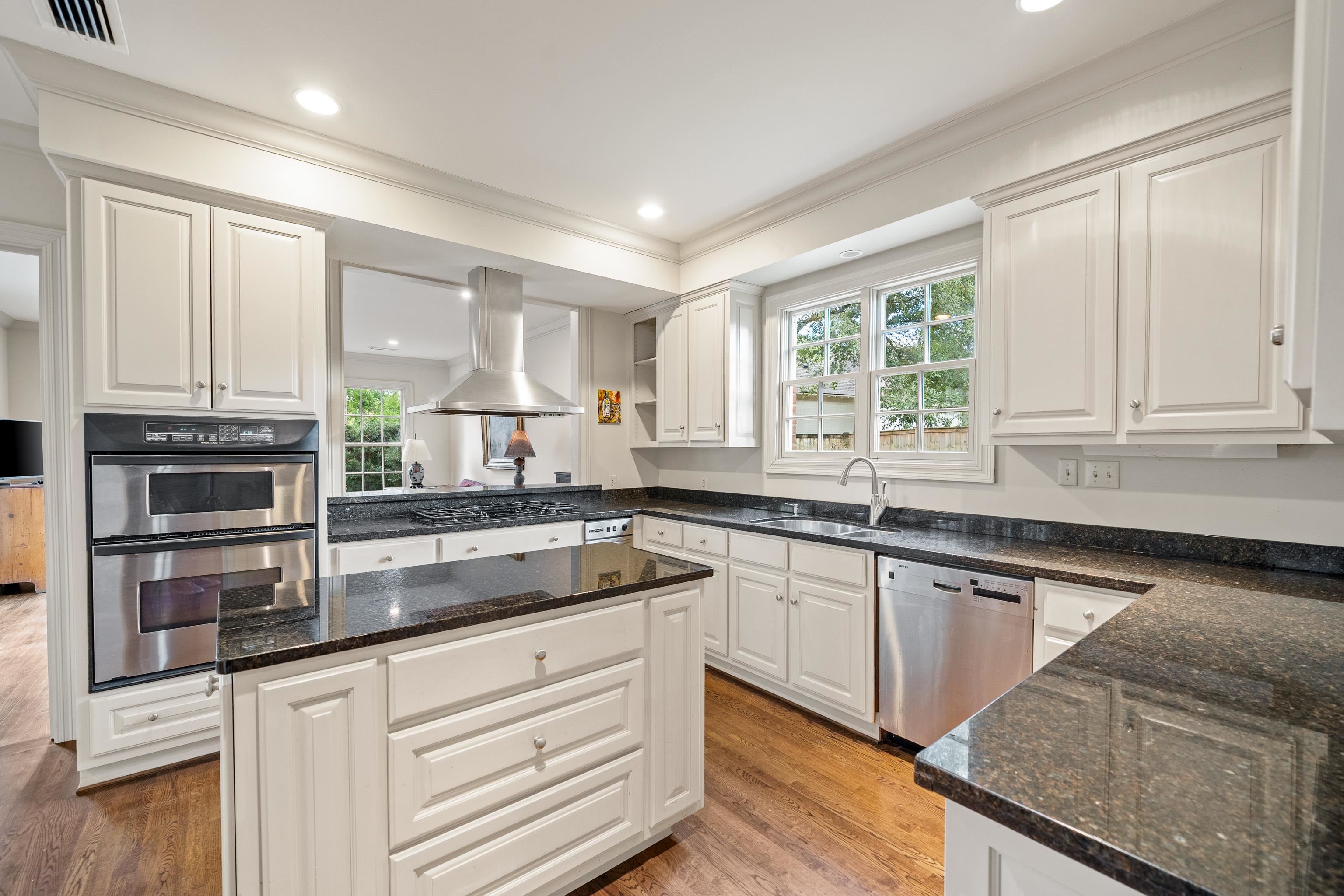 18450 Point Clear Court Fairhope, AL 36532 - Photo 18 of 44 Kitchen