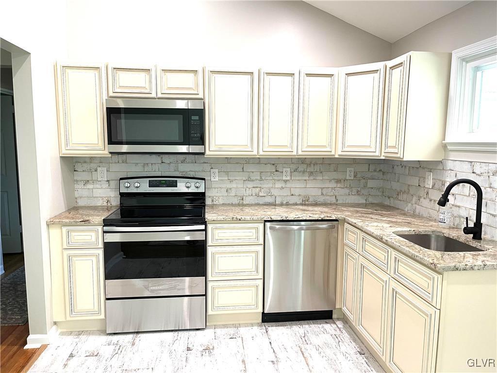 2141 Aster Road Bethlehem, PA 18018 - Photo 7 of 12 Gallery Image 7