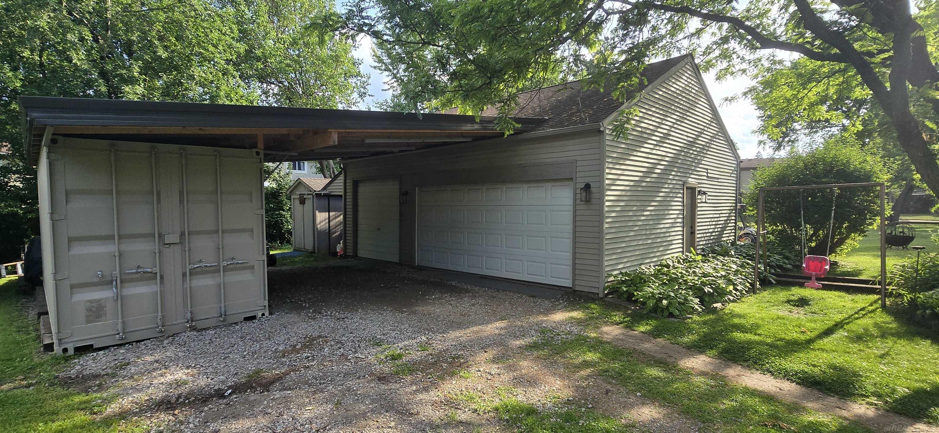 1534 East Wattles Road Troy, MI 48083 - Photo 6 of 25 50179203-fa769542-5afe-4724-96cb-391e4fb84fd9.JPG
