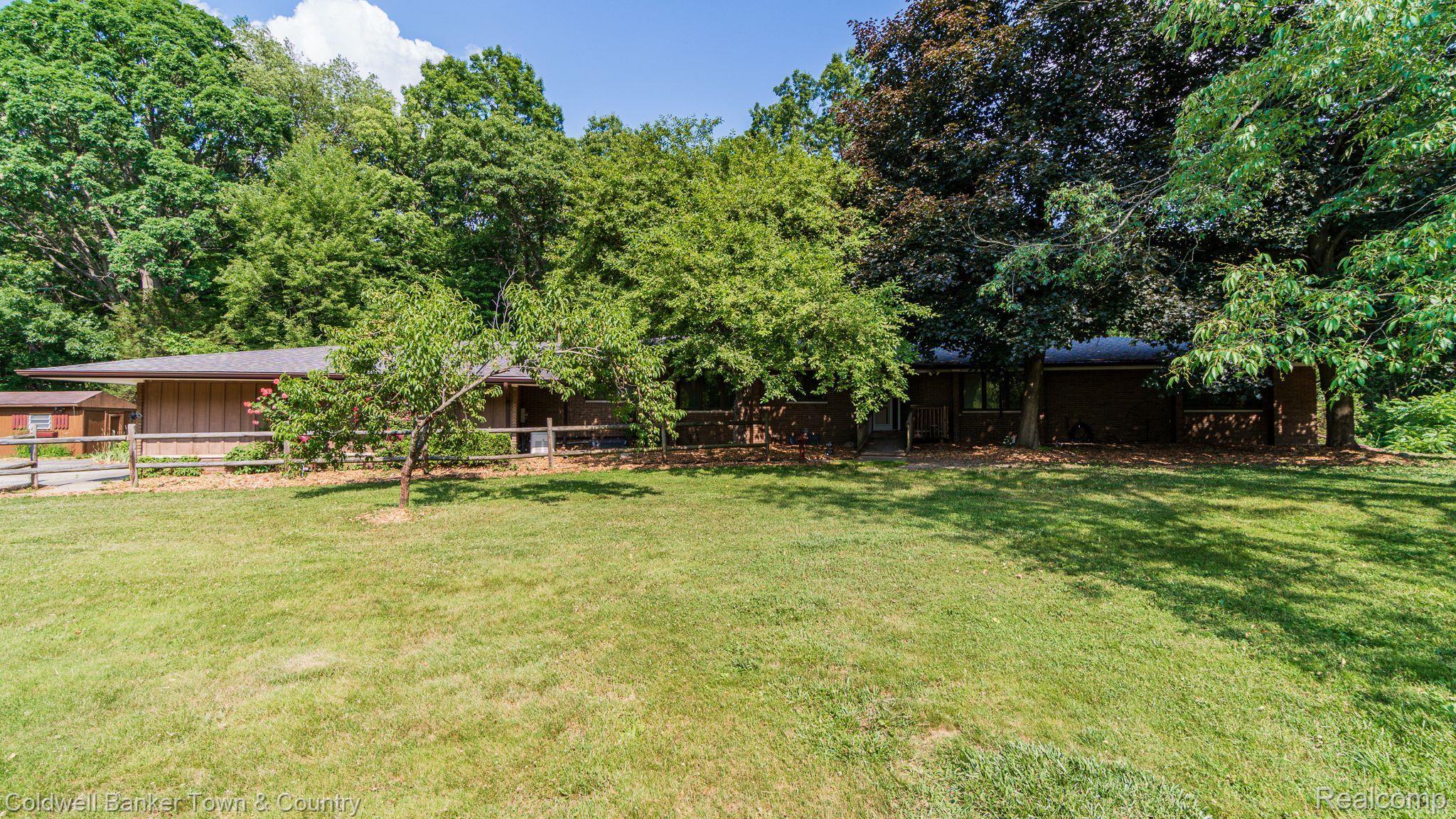 2145 Hidden Valley Howell, MI 48843 - Photo 3 of 59 Gallery Image 3
