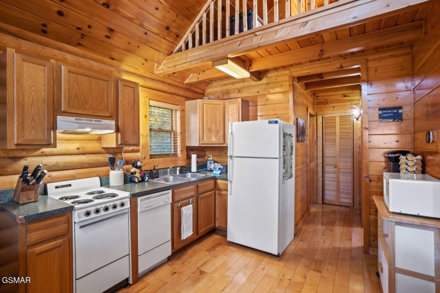 232 Moose Ridge Way Pigeon Forge, TN 37863 - Photo 3 of 19 Gallery Image 3