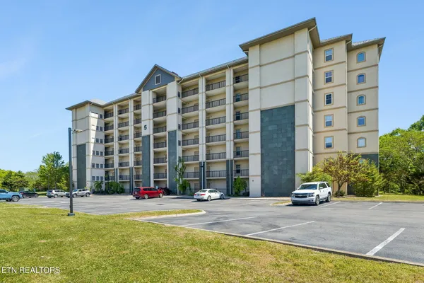 $375,000 | 124 Plaza Drive, Unit 5106, Pigeon Forge, TN 37863
