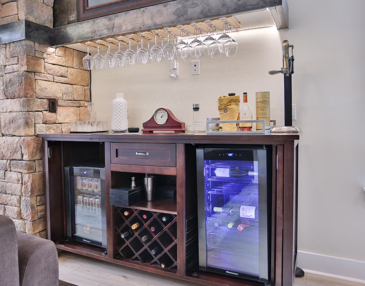 2203 Thornton Road, Unit A Austin, TX 78704 - Photo 21 of 22 Indoor bar