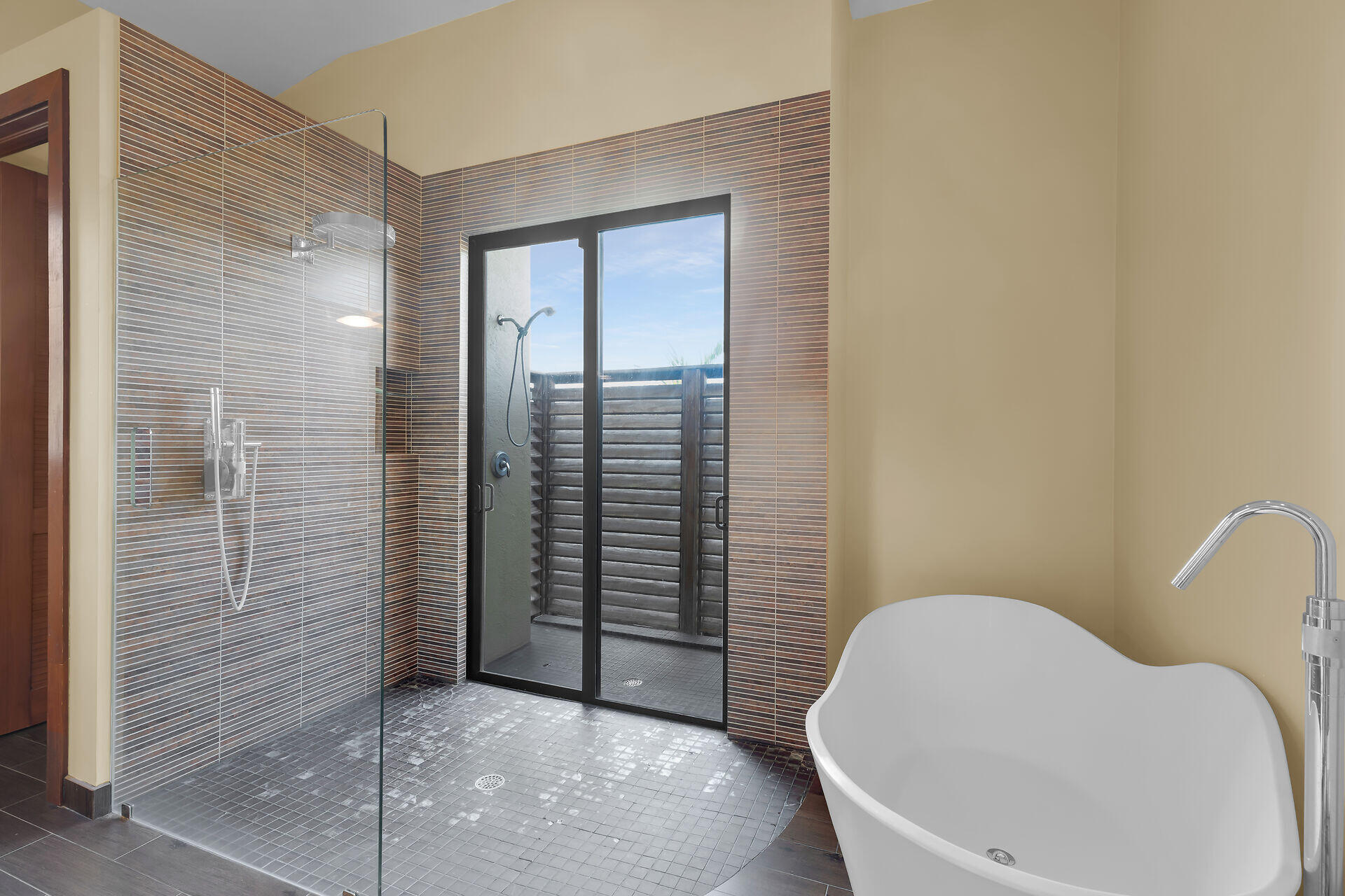 352 Sound Drive Key Largo, FL 33037 - Photo 26 of 61 Soaking tub, shower & outdoor shower