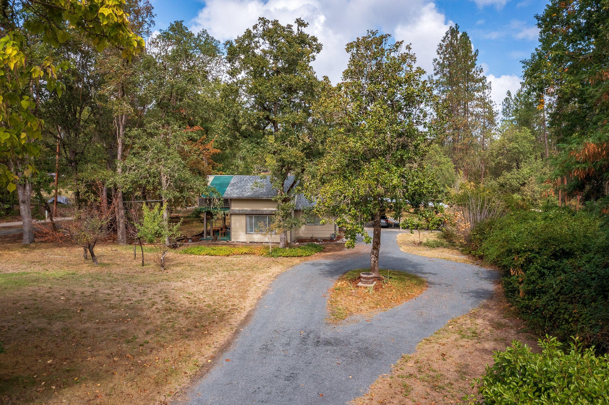 444 Walker Road Grants Pass, OR 97527 - Photo 11 of 59 444WalkerRd-Aerialshots-015