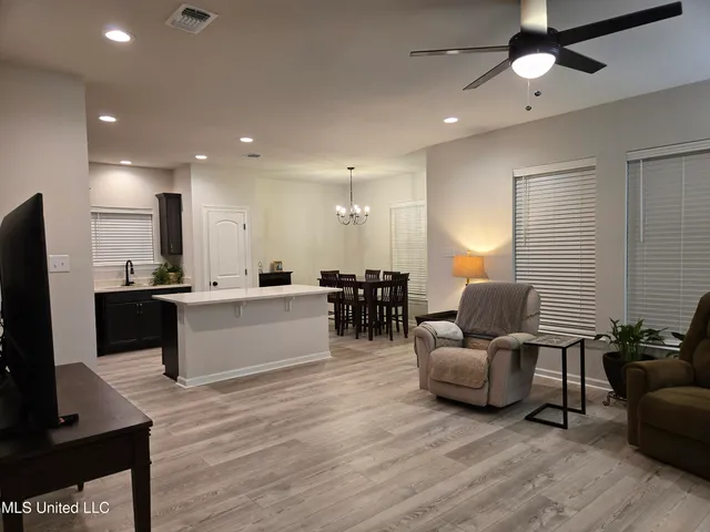 $2,000 | 14334 Southern Oak Avenue, Gulfport, MS 39503