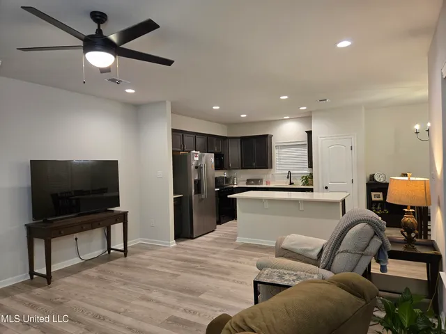 $2,000 | 14334 Southern Oak Avenue, Gulfport, MS 39503