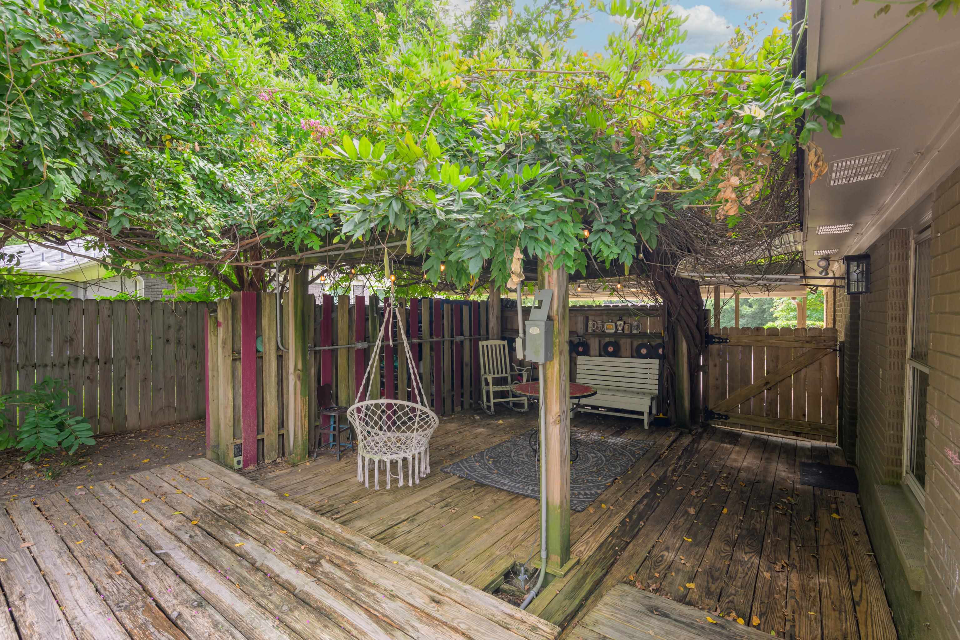 4470 Princeton Road Memphis, TN 38117 - Photo 23 of 32 a garden view with a seating space