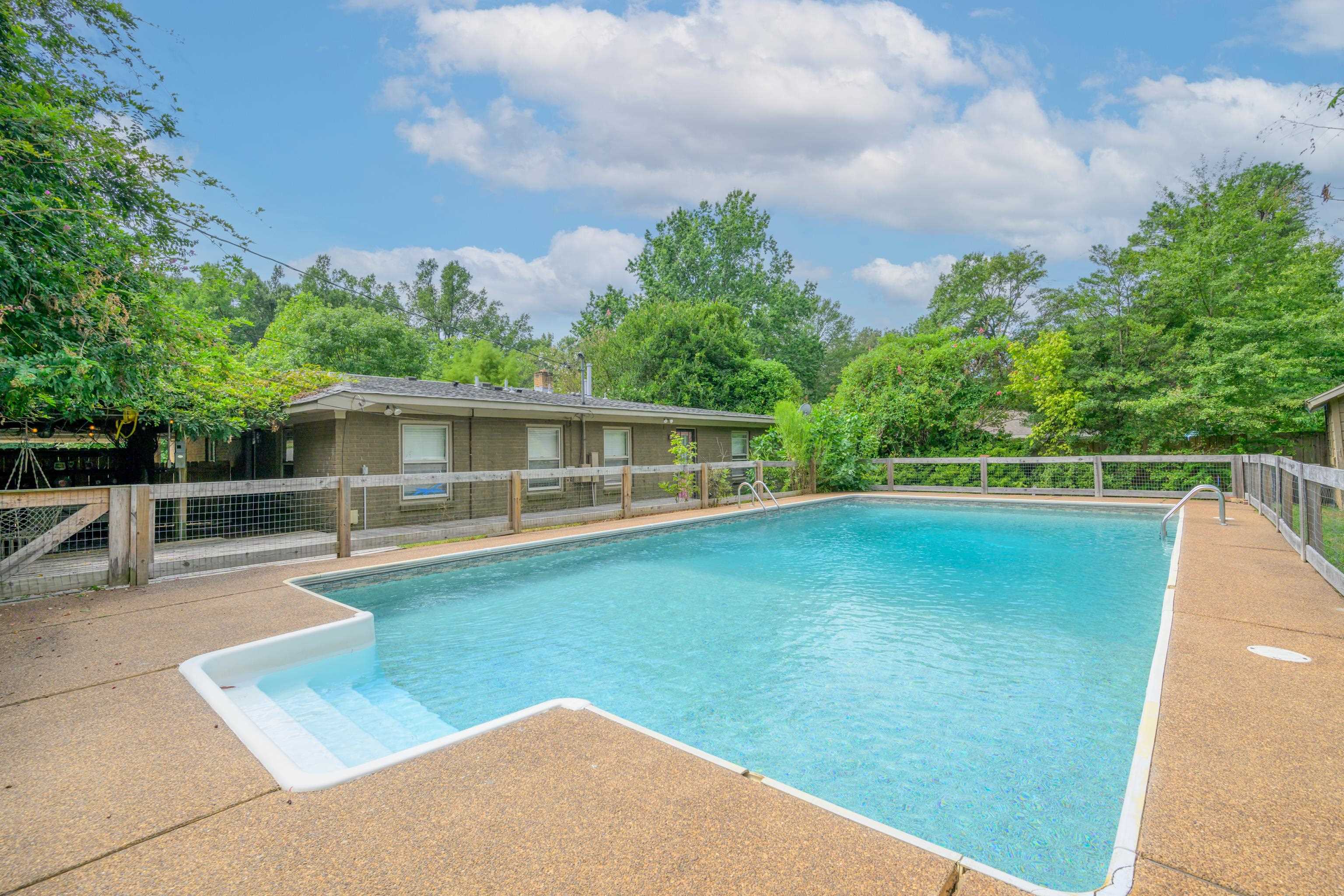 4470 Princeton Road Memphis, TN 38117 - Photo 27 of 32 a view of a backyard with swimming pool