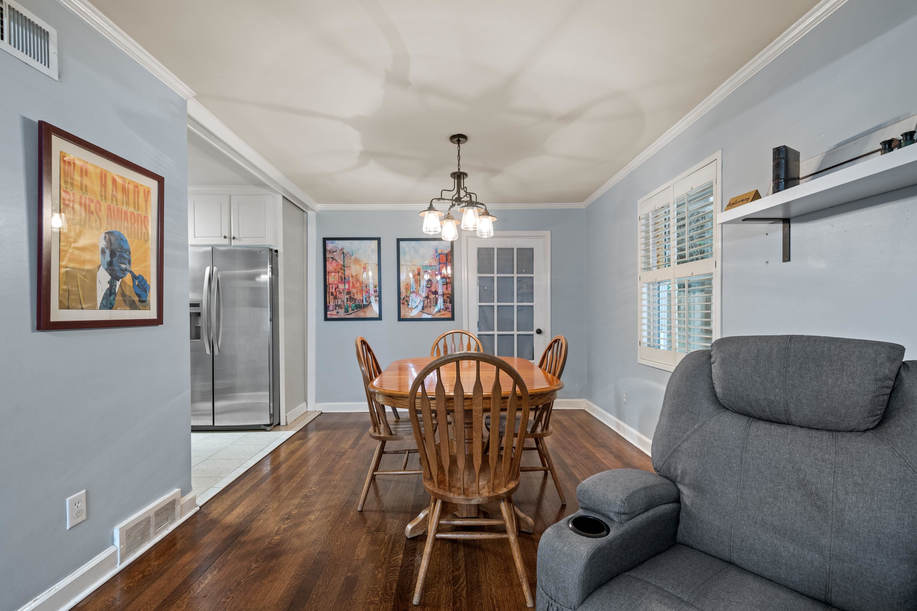 4470 Princeton Road Memphis, TN 38117 - Photo 4 of 32 a living room with furniture and a wooden floor