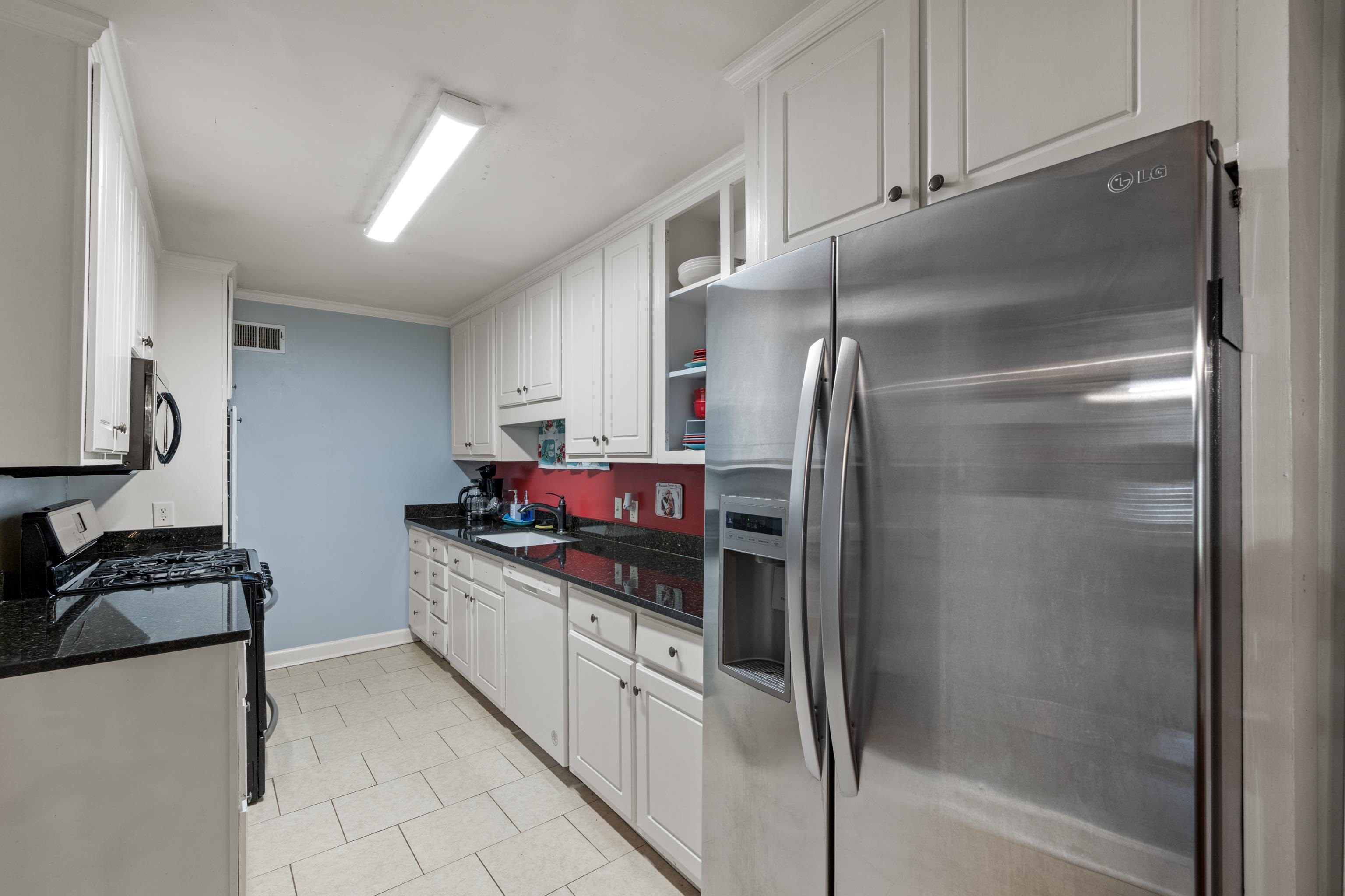 4470 Princeton Road Memphis, TN 38117 - Photo 6 of 32 a kitchen with stainless steel appliances a refrigerator and a sink
