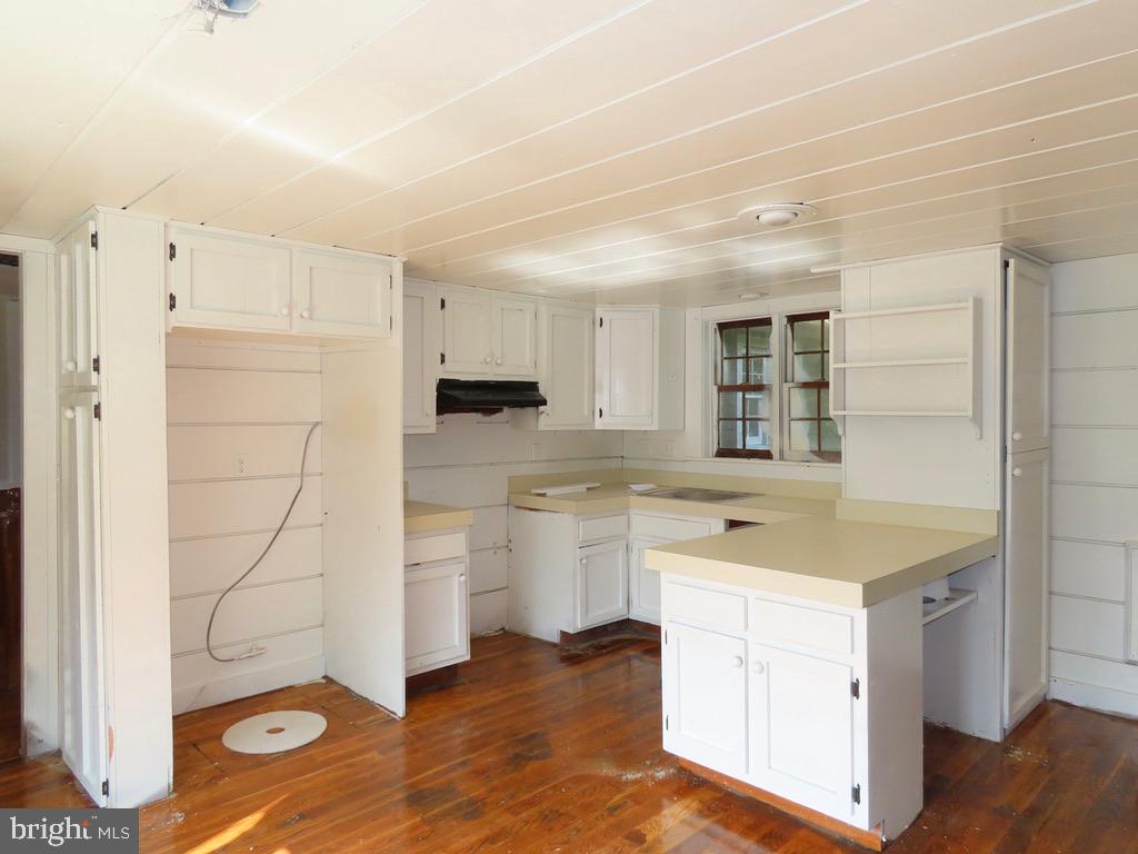 172 Keyser Run Road Washington, VA 22747 - Photo 13 of 36 15' X 15' Kitchen