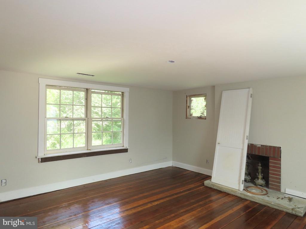 172 Keyser Run Road Washington, VA 22747 - Photo 19 of 36 Fireplace in the Primary Bedroom