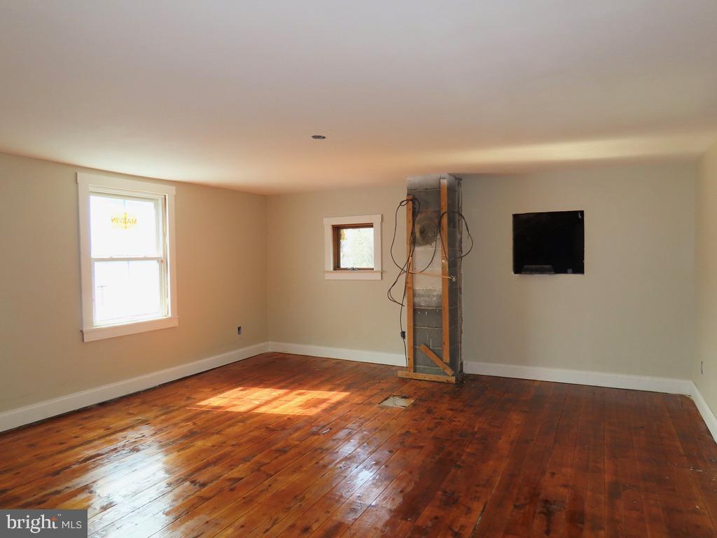 172 Keyser Run Road Washington, VA 22747 - Photo 20 of 36 15' X 15' Bedroom 2