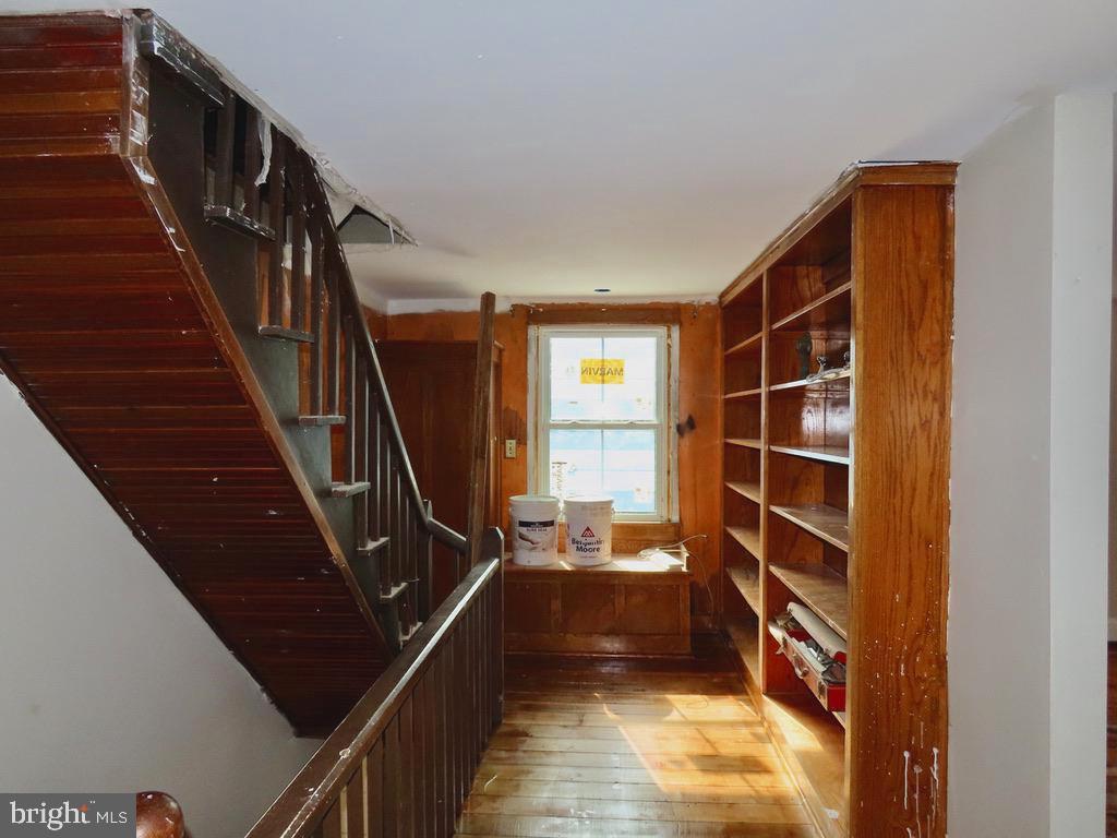 172 Keyser Run Road Washington, VA 22747 - Photo 21 of 36 Upstairs Foyer with shelving