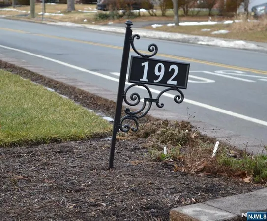 $1,800 | 192 West Midland Avenue, Unit 1, Paramus, NJ 07652
