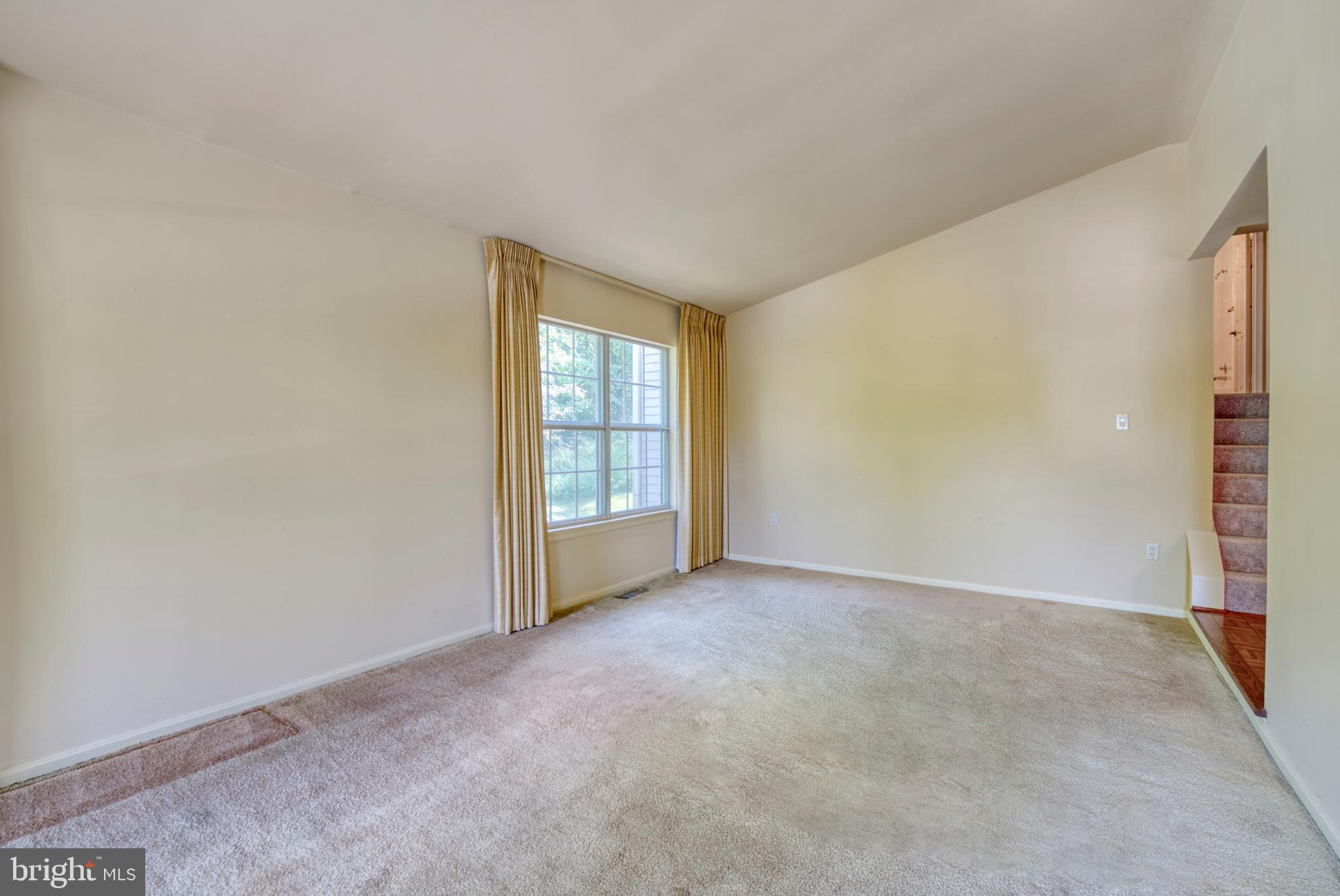 12900 River Oak Place Laurel, MD 20708 - Photo 13 of 32 Living Room