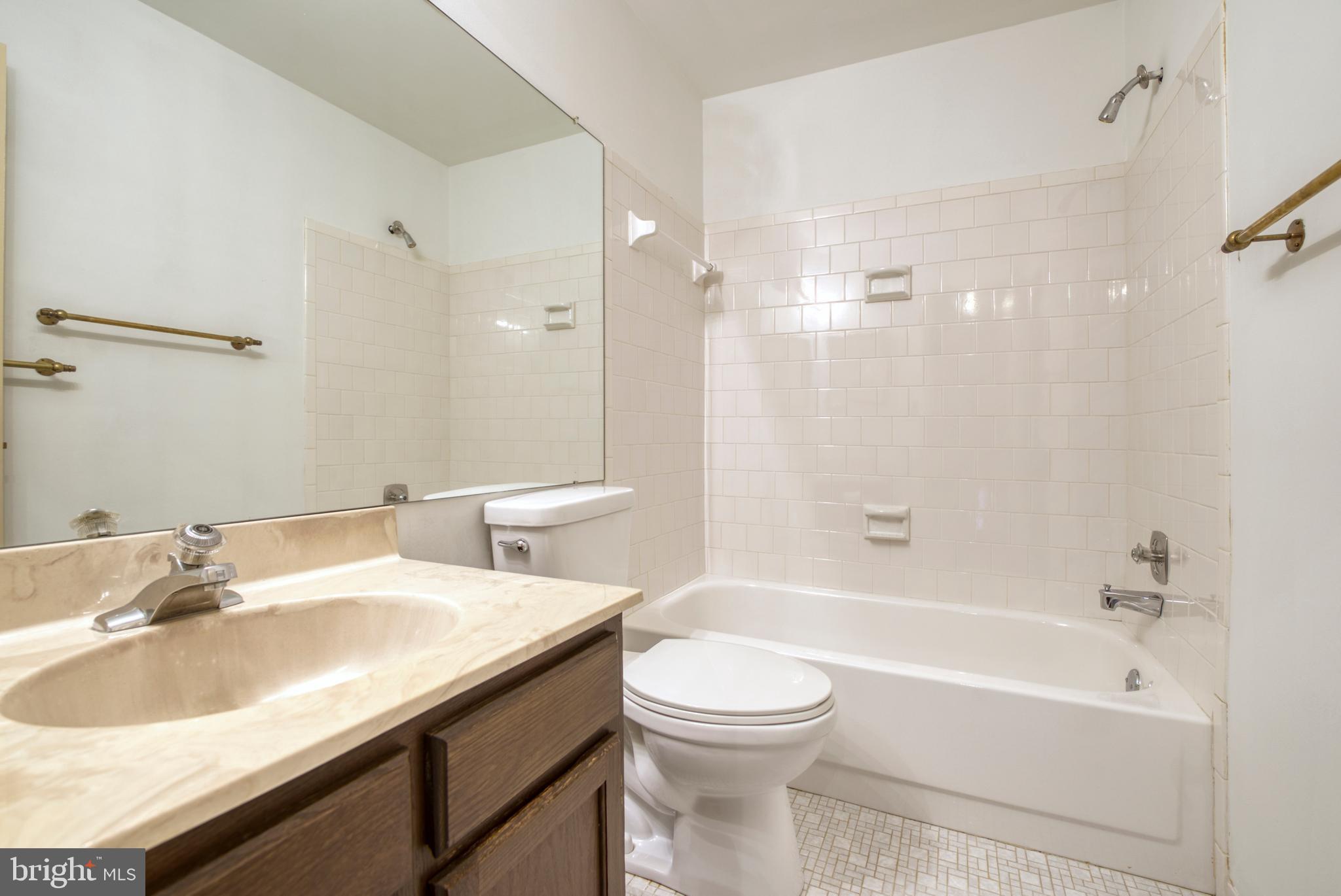 12900 River Oak Place Laurel, MD 20708 - Photo 22 of 32 Hall Bathroom - Upper Level