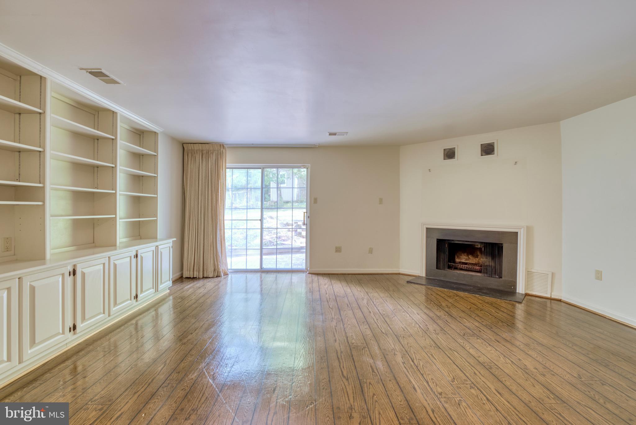 12900 River Oak Place Laurel, MD 20708 - Photo 24 of 32 Family Room