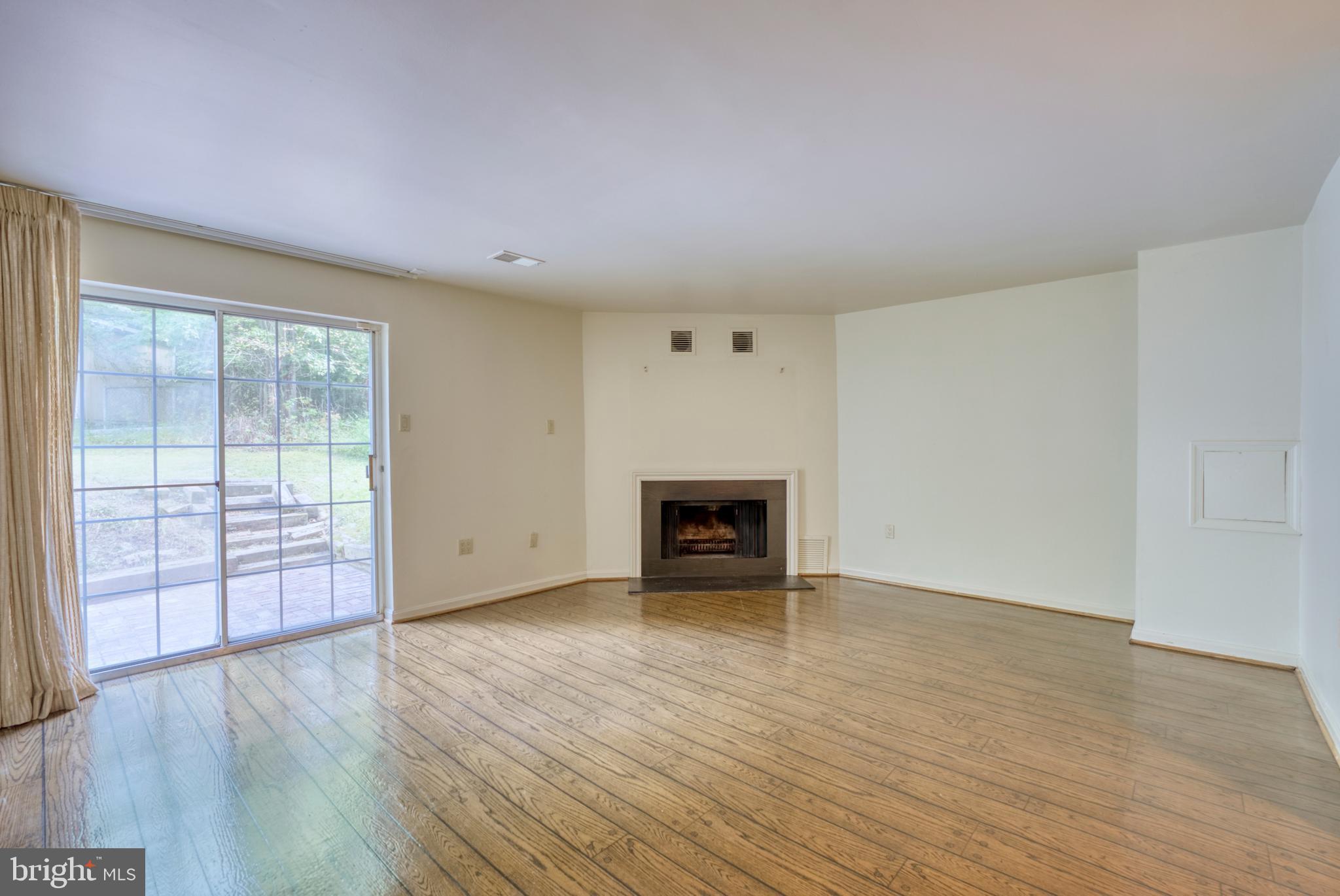 12900 River Oak Place Laurel, MD 20708 - Photo 25 of 32 Family Room