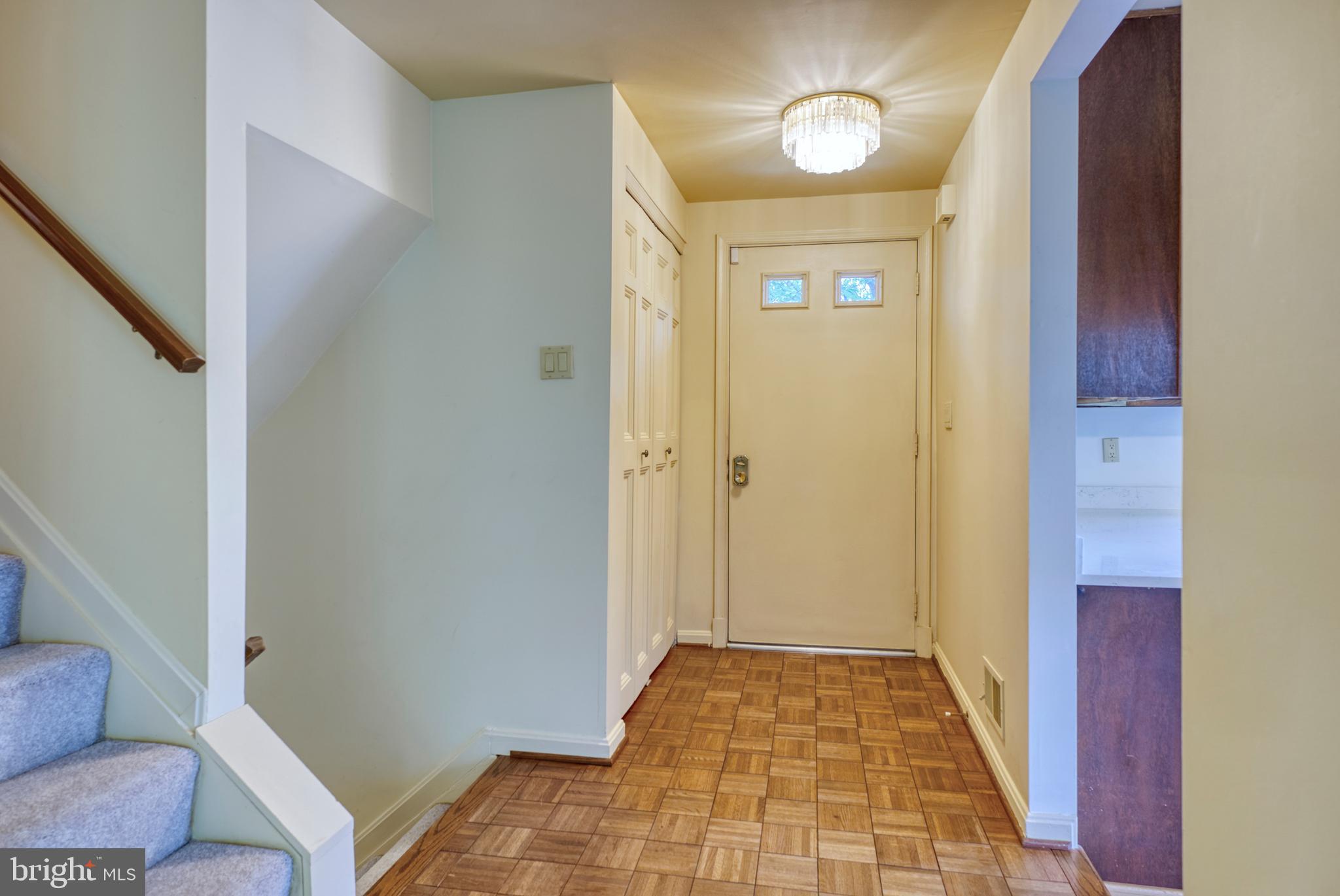 12900 River Oak Place Laurel, MD 20708 - Photo 5 of 32 Foyer
