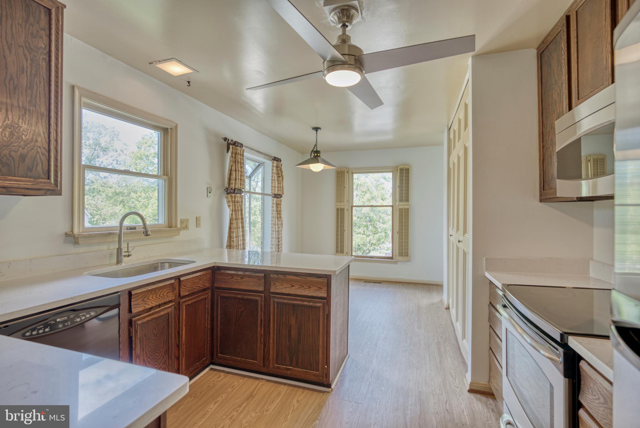 12900 River Oak Place Laurel, MD 20708 - Photo 6 of 32 Kitchen