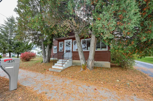 $469,000 | 259 Pembroke Street, Pembroke, NH 03275