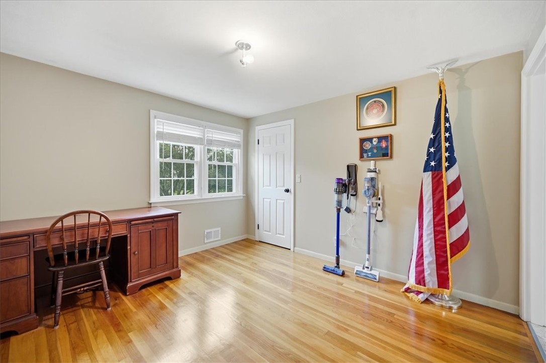 270 Douglas Road Warwick, RI 02886 - Photo 8 of 34