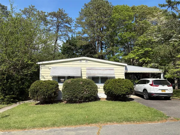 $99,999 | 525-123 Riverleigh Avenue, Riverhead, NY 11901