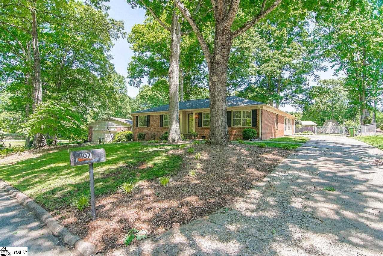 107 Brookbend Road Mauldin, SC 29662 - Photo 1 of 33 Gallery Image 1