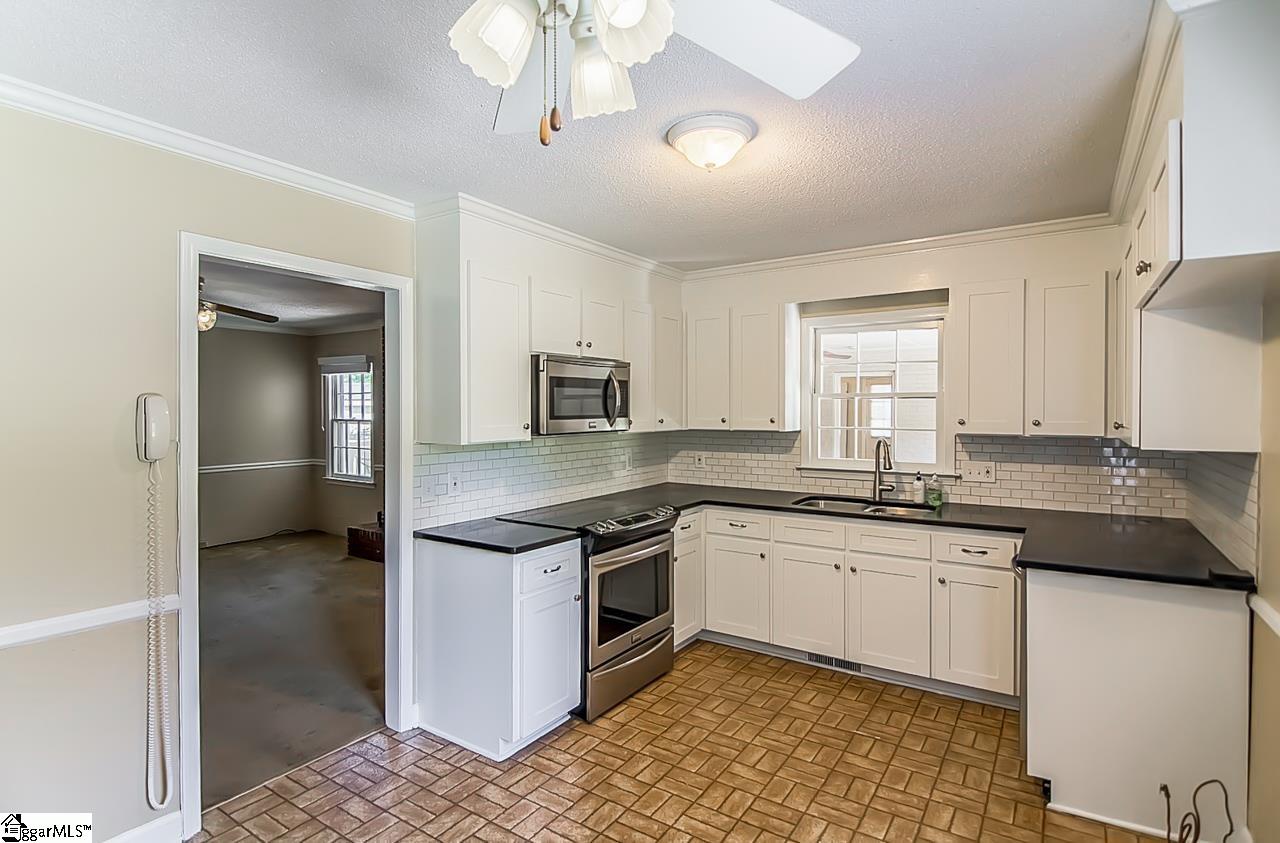 107 Brookbend Road Mauldin, SC 29662 - Photo 9 of 33 Gallery Image 9