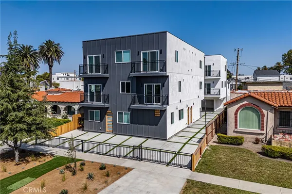 $3,750,000 | 2010 South Dunsmuir Avenue, Los Angeles, CA 90016