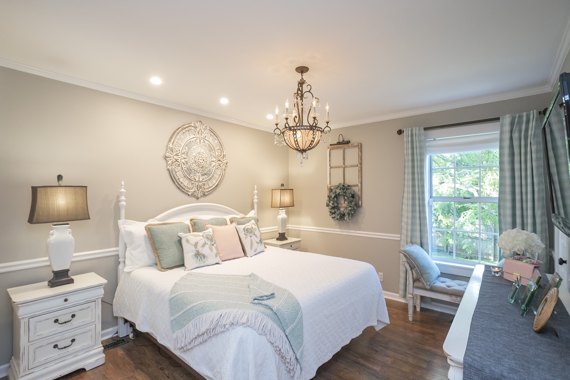 3005 Country Meadow Road Antioch, TN 37013 - Photo 17 of 20 Master suite with full bath and hardwood flooring. (picture from previous staging)