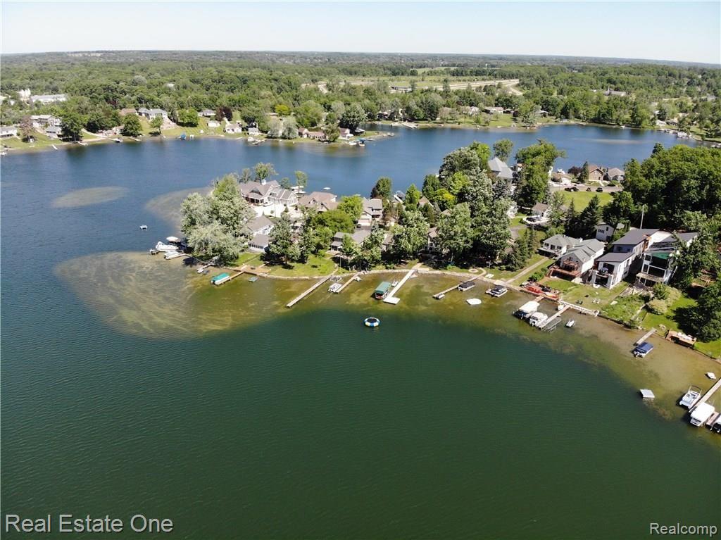 10424 Spring Street Fenton, MI 48430 - Photo 25 of 29 DJI_0036.JPG