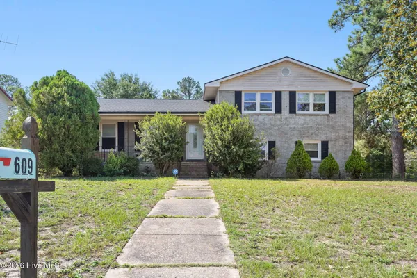 $189,900 | 609 Francis Court, Spring Lake, NC 28390
