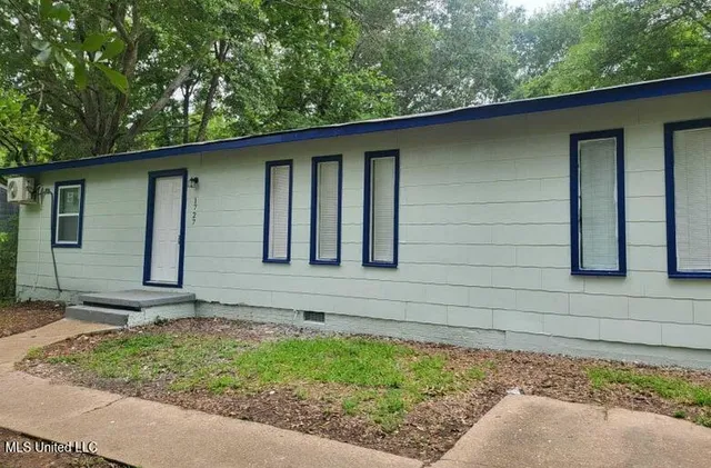 $1,100 | 1727 Dixie Drive, Jackson, MS 39209