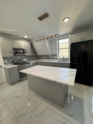 $1,990 | 321 Avenue C, Unit 3, Bayonne, NJ 07002