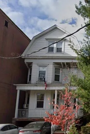 $1,990 | 321 Avenue C, Unit 3, Bayonne, NJ 07002