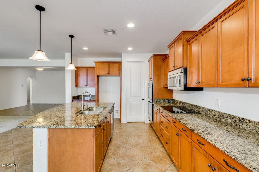 15619 West Roma Avenue Goodyear, AZ 85395 - Photo 7 of 21 17-Roma