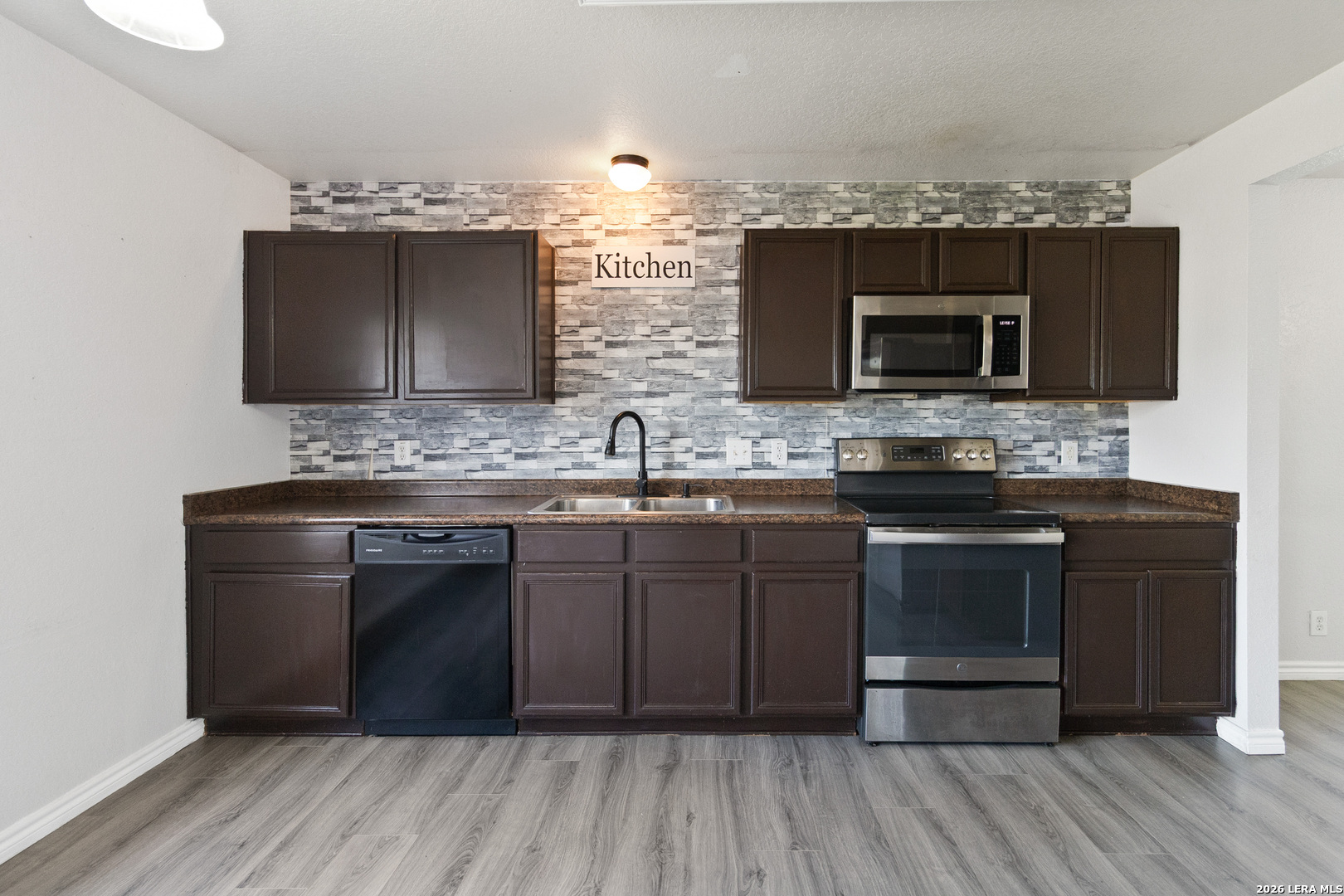 6930 Pecan Fall Converse, TX 78109 - Photo 7 of 26