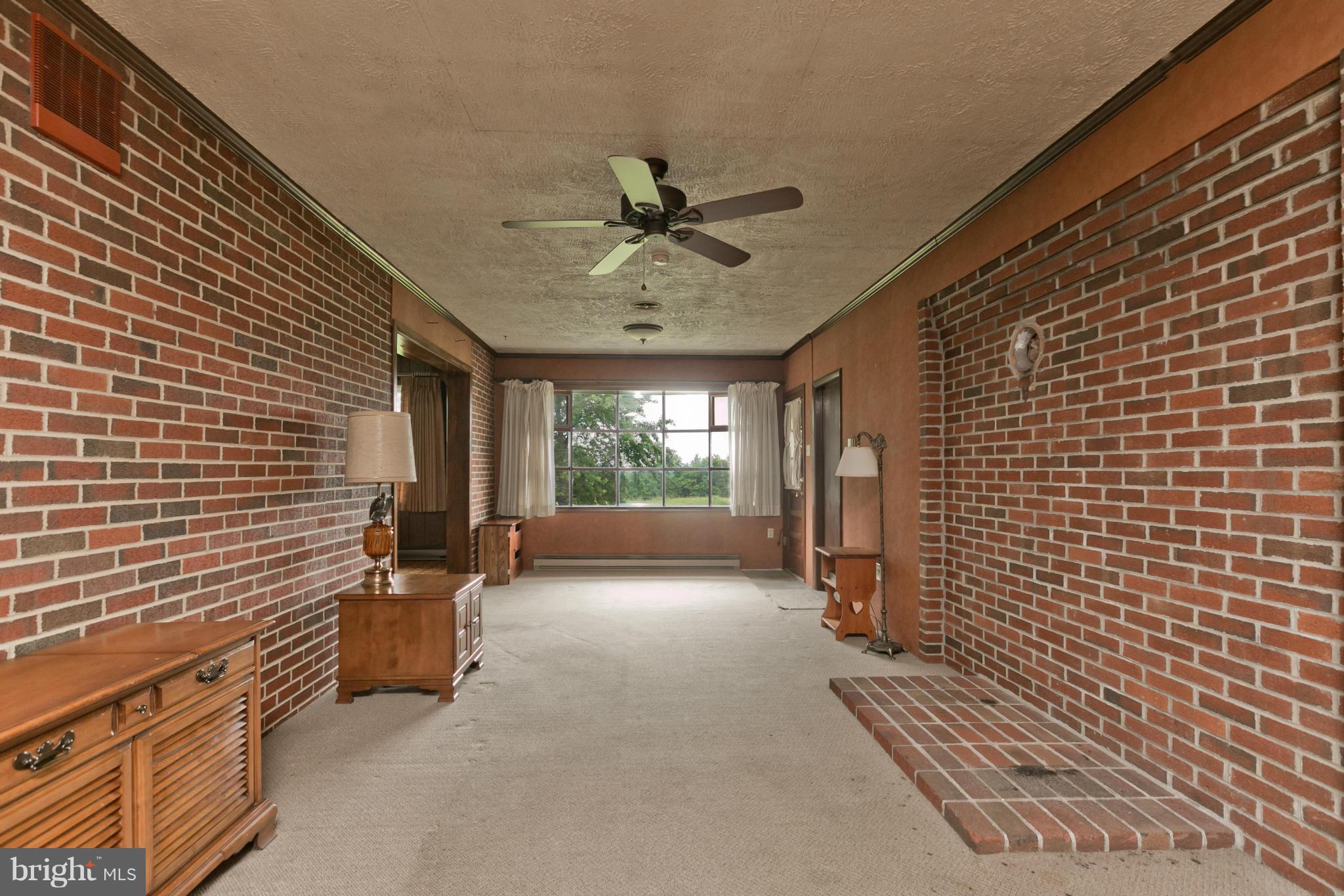 13126 Edgemont Road Smithsburg, MD 21783 - Photo 12 of 30 Family Room
