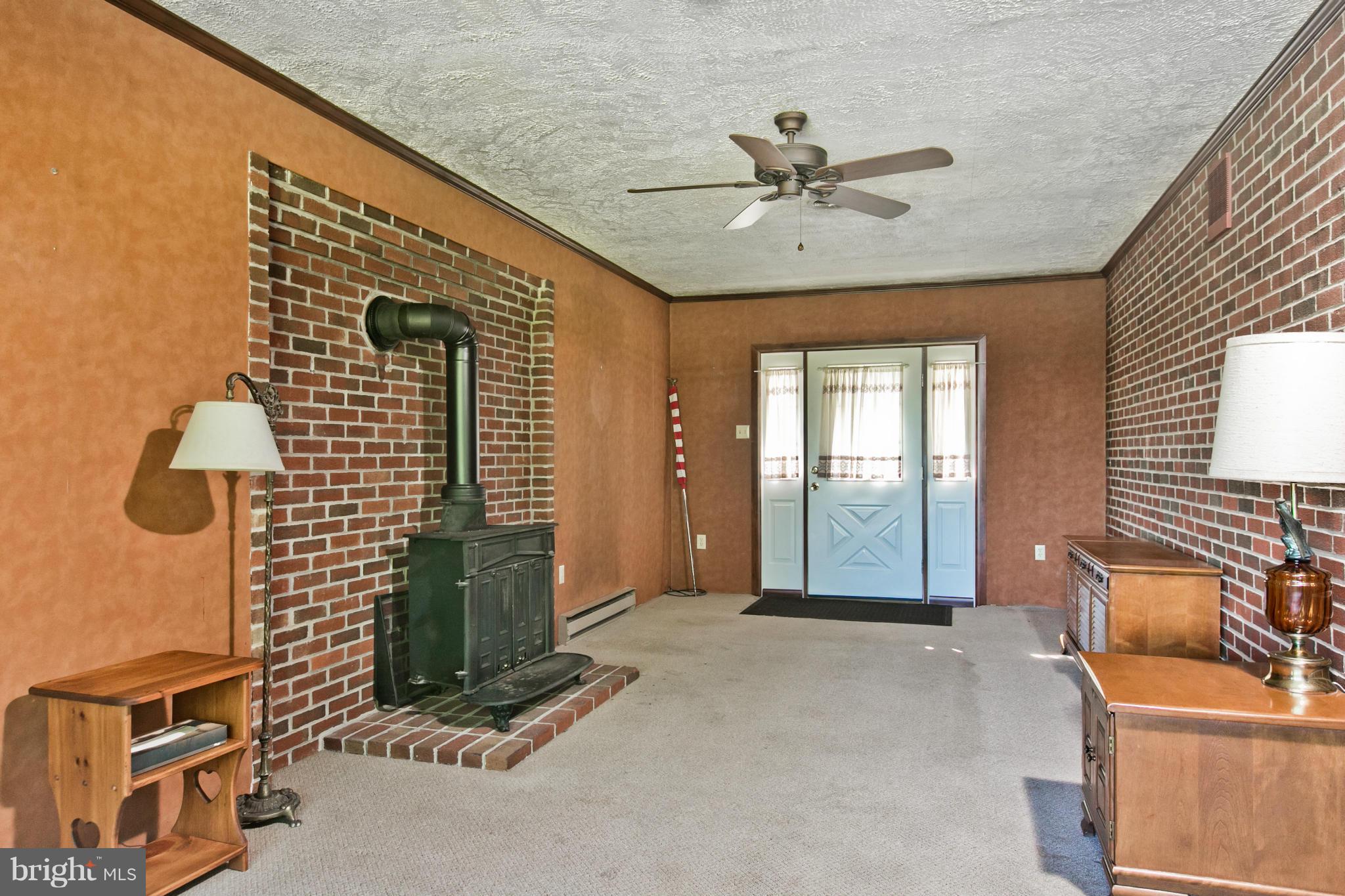 13126 Edgemont Road Smithsburg, MD 21783 - Photo 13 of 30 Family Room